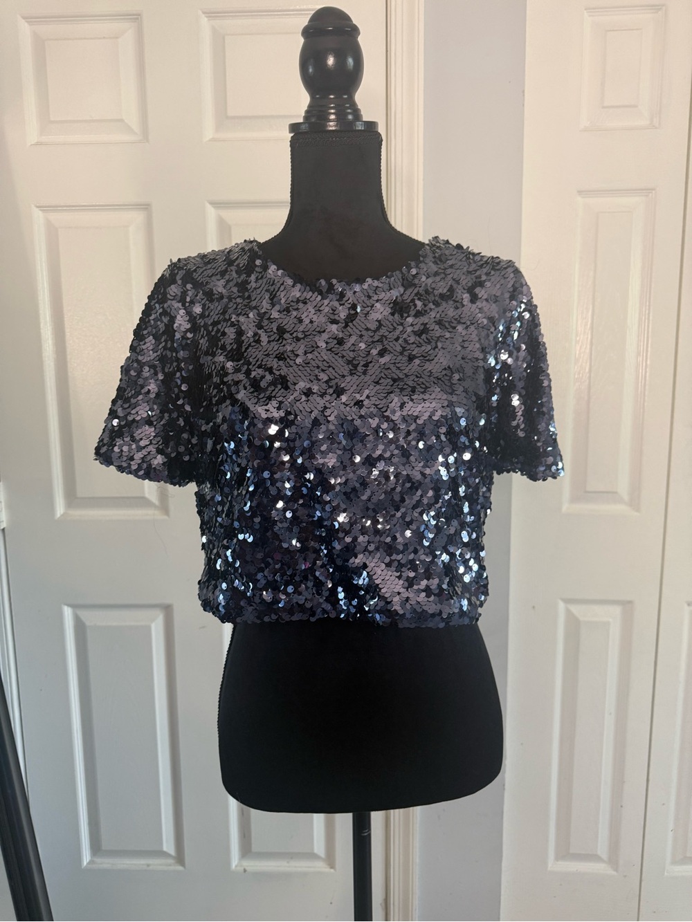 Forever 21 Navy Sequin Short Sleeve Crop Top